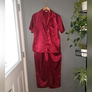 L 2 piece satin like pajamas